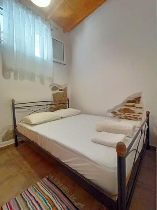 Villa Στη Μεσσάδα... Sti Messada... à Ioulis Extérieur photo